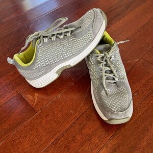 Ortho Feet BioFit Coral Knit Sneakers